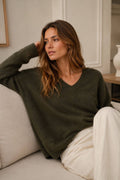 V-neck Pullover in Cashmere, Wool & Silk: Darth Gray / One size