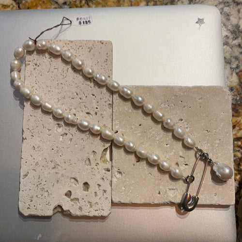 SAFETY PIN PEARL NECKLACE